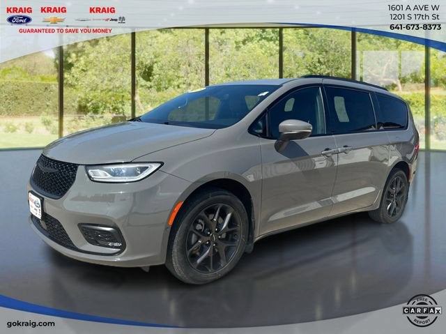 2023 Chrysler Pacifica Touring L in Gray — front three-quarter view