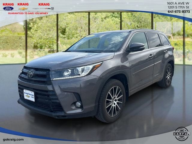 2017 Toyota Highlander XLE in Gray — front three-quarter view